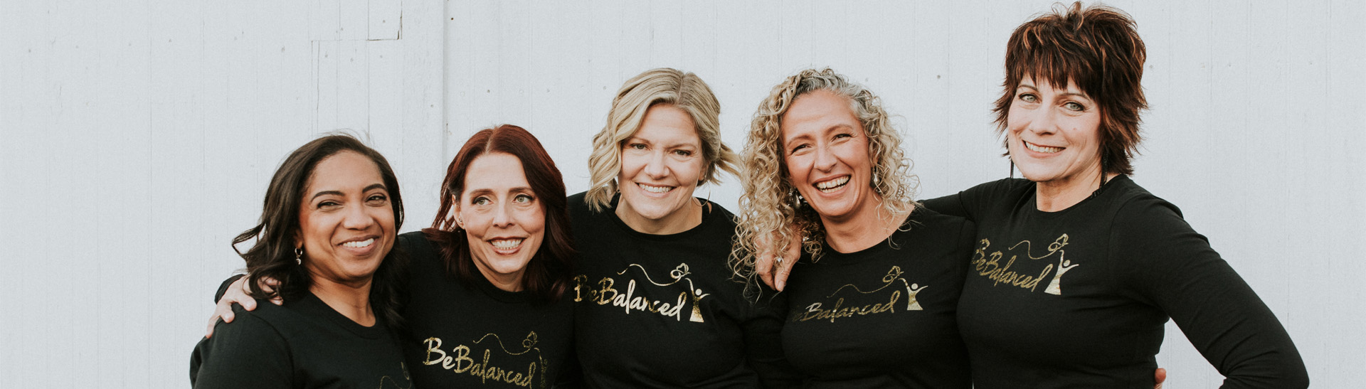 Bebalanced_2022_313(edit) A group of BeBalanced women smiling together